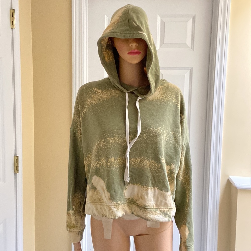 Forever 21 Cropped green and yellowish splatter pattern pull over hoodie size M
